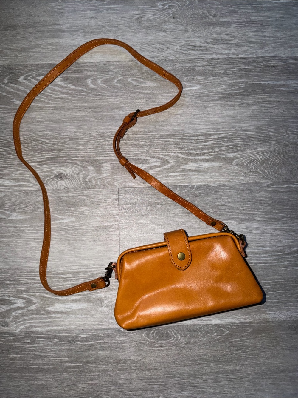 Leather Crossbody Bag in brown - Minimalist Everyday Style
